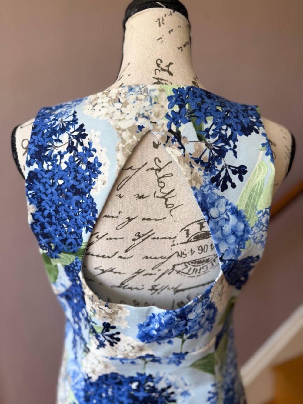 CeCe Blue and Cream Hydrangea Print Sleeveless Mini Dress